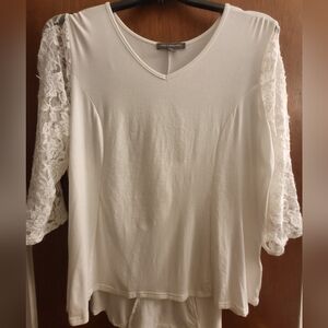 EUC 1X lace sleeve top